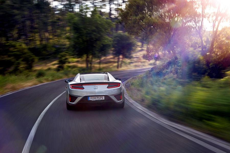  Honda NSX 2016 года  (фото 28 из 29)